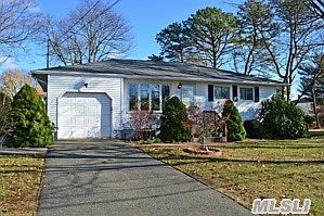 2nd image of 179 Cayuga Ave