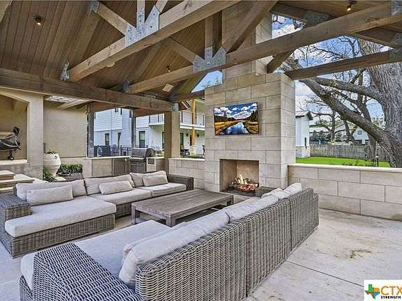 4th image of 602 Woodlake Dr