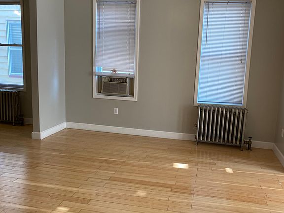 2nd image of 10 Stockman Pl APT 1