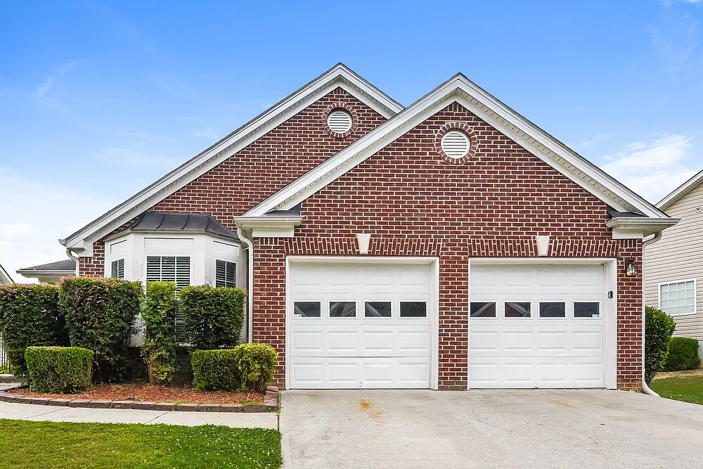 4 bed, 2.0 bath, 1959 sqft, $3,480 — Photo 1