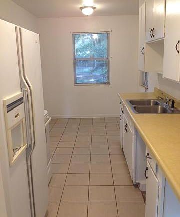 2nd image of 2422 Lake Lucina Dr