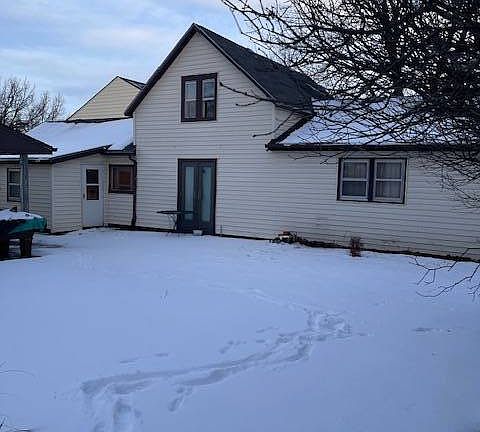 3rd image of 604 Main St