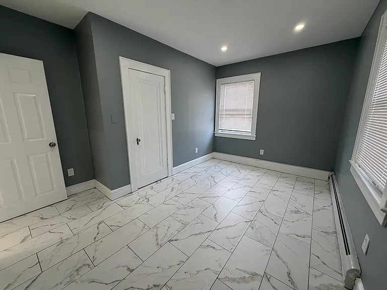 225 E 19th St #2 — Photo 8