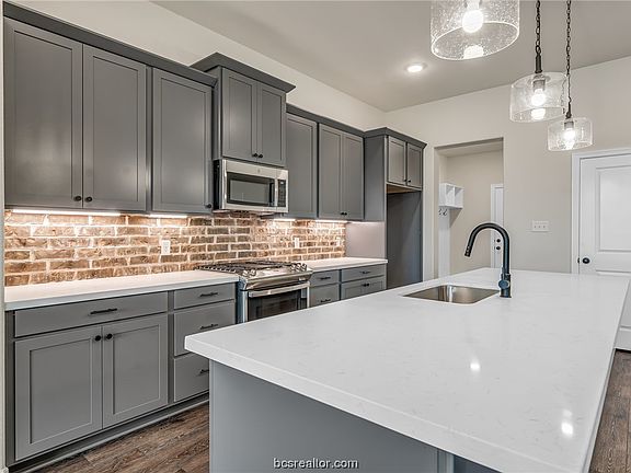 3rd image of 10332 Bourbon Ln