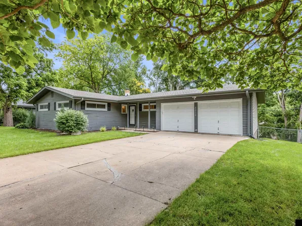 2815 S 102nd St, Omaha, NE 68124