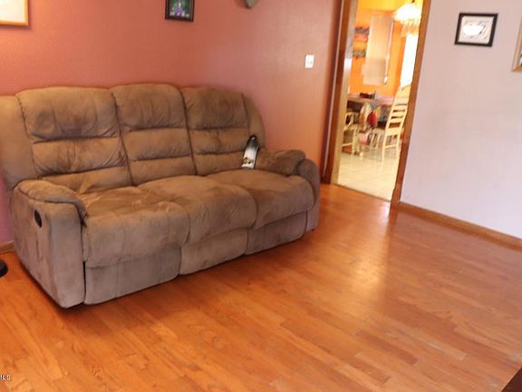 3rd image of 3836 E Grove Ave