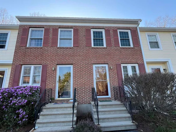 725 Fox Hollow Way, Manchester, NH 03104