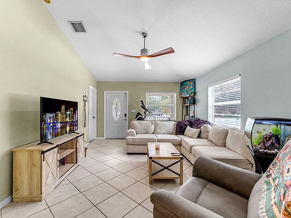 3rd image of 547 Plante St