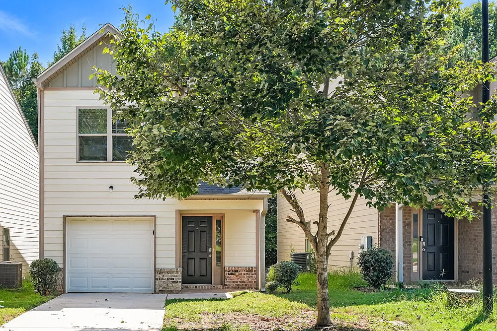 3 bed, 2.5 bath, 1600 sqft, $1,765 — Photo 1