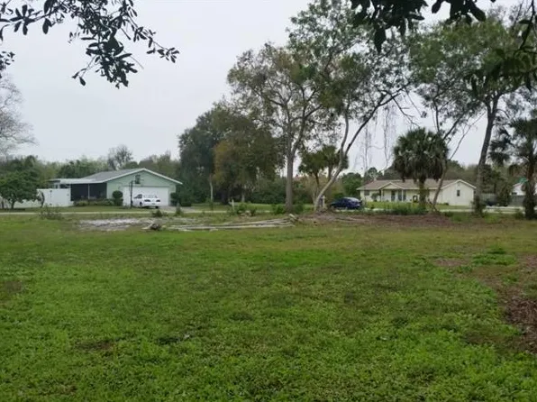 Russell Ave, Sarasota, FL 34232