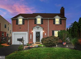 19 Valley View Ln, Newtown Square, PA 19073