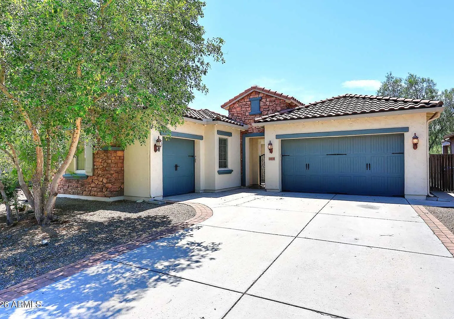 4 bed, 2.5 bath, 2550 sqft, $3,400 — Photo 1