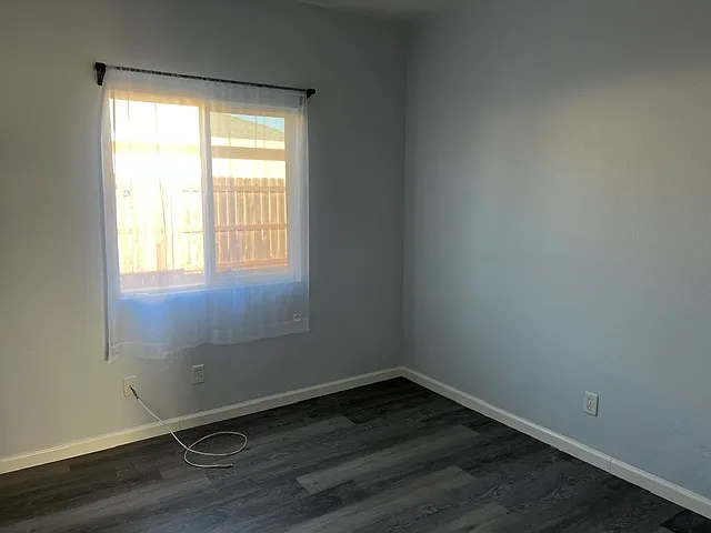 2239 Roberta Ave — Photo 7