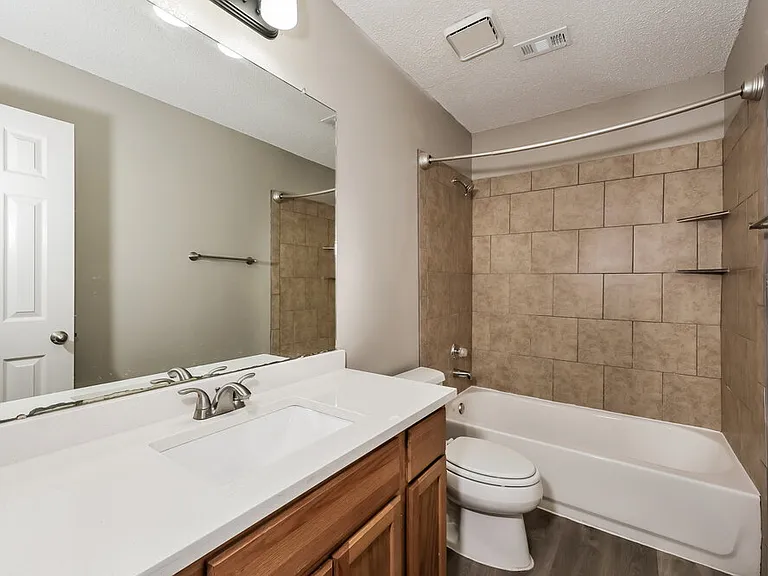 2124 Creek Royal Dr — Photo 15
