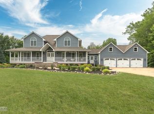 3 Abbeyfeale Dr, Oswego, IL 60543