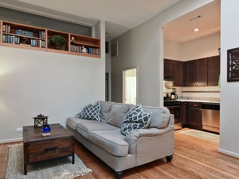 1960 N Lincoln Ave #3 — Photo 1
