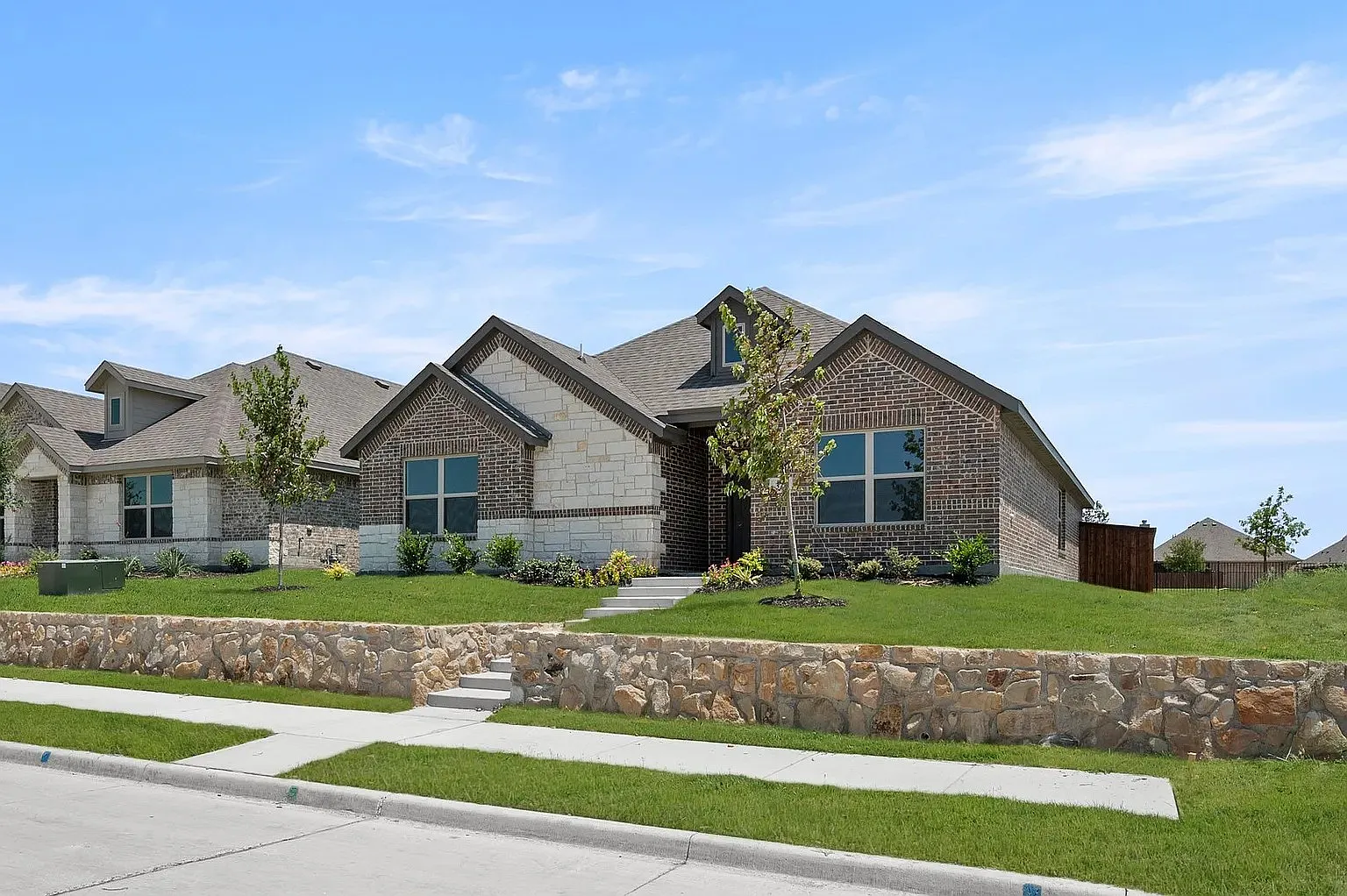 4 bed, 2.0 bath, 1941 sqft, $3,250 — Photo 2