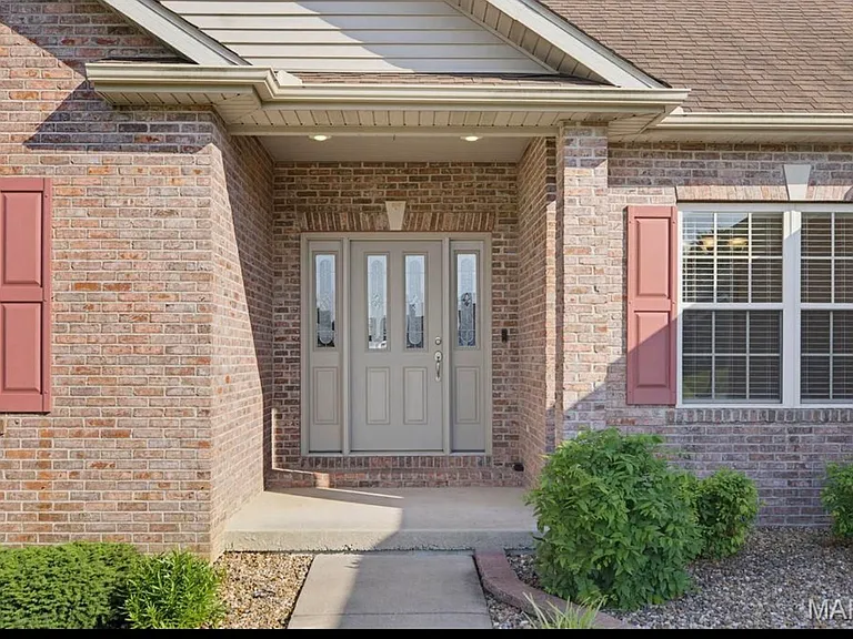 1835 Evondale Dr — Photo 2