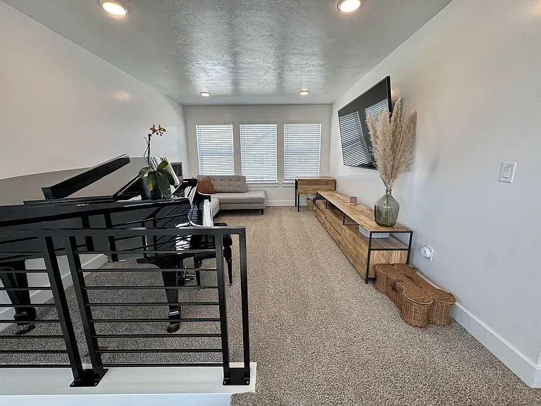 355 W 3085 S — Photo 26