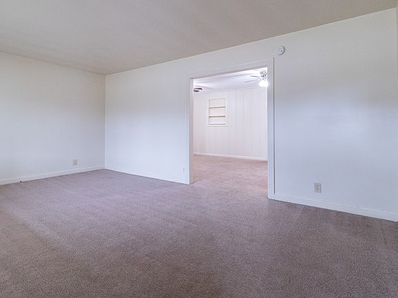 4th image of 607 Center St
