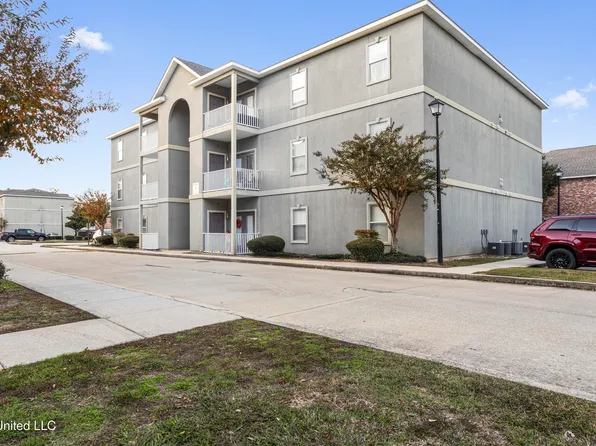 310 Holcomb Blvd #323, Ocean Springs, MS 39564