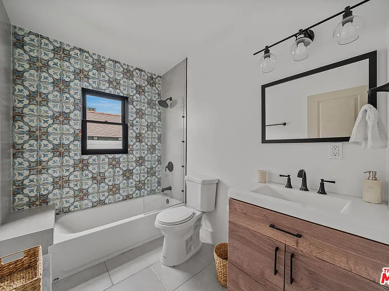 8822 Rosewood Ave — Photo 20
