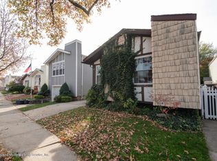 307 Green Valley Rd, Staten Island, NY 10312