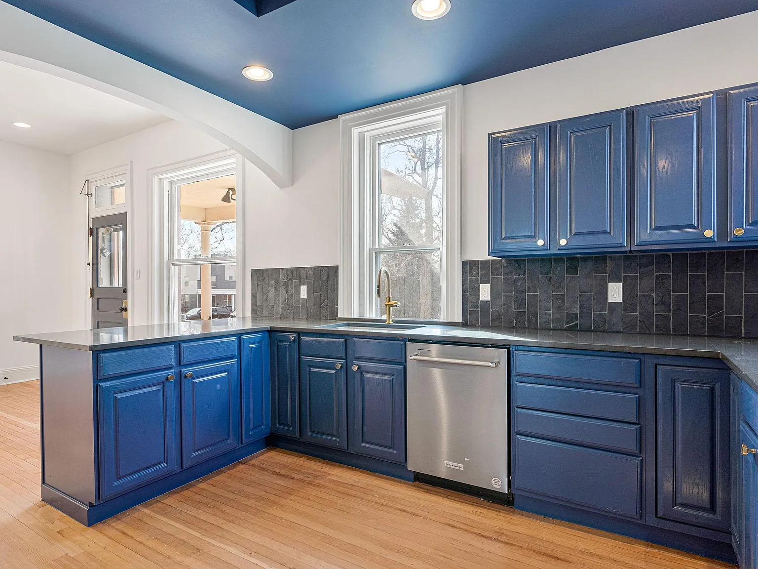 2 bed, 1600 sqft, $3,500 — Photo 2