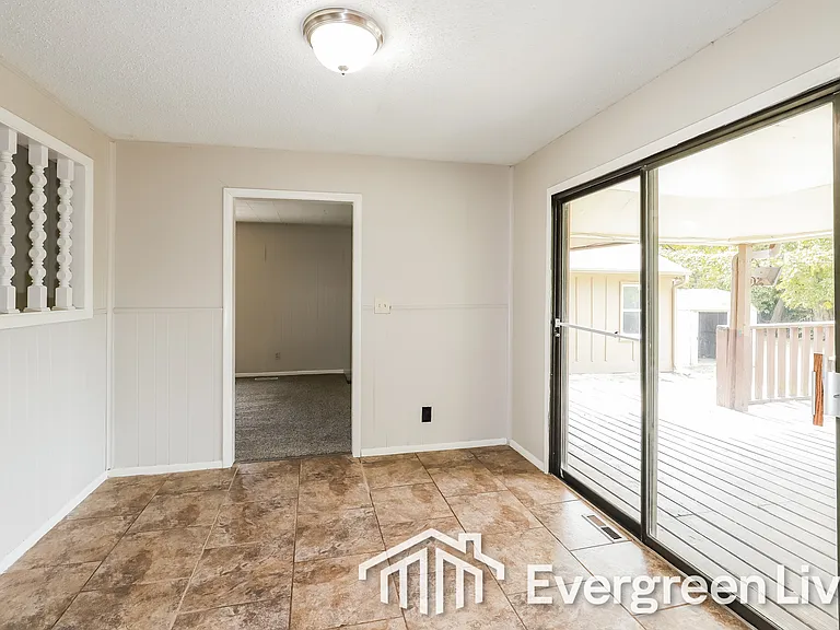 9512 Bennington Ave — Photo 6
