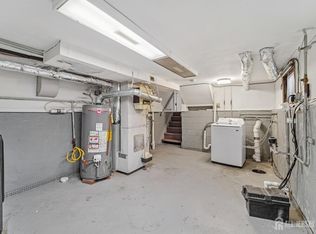 32 Waverly Dr W, Edison, NJ 08817