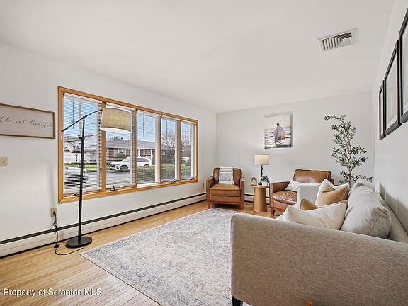 4th image of 3904 Winfield Ave