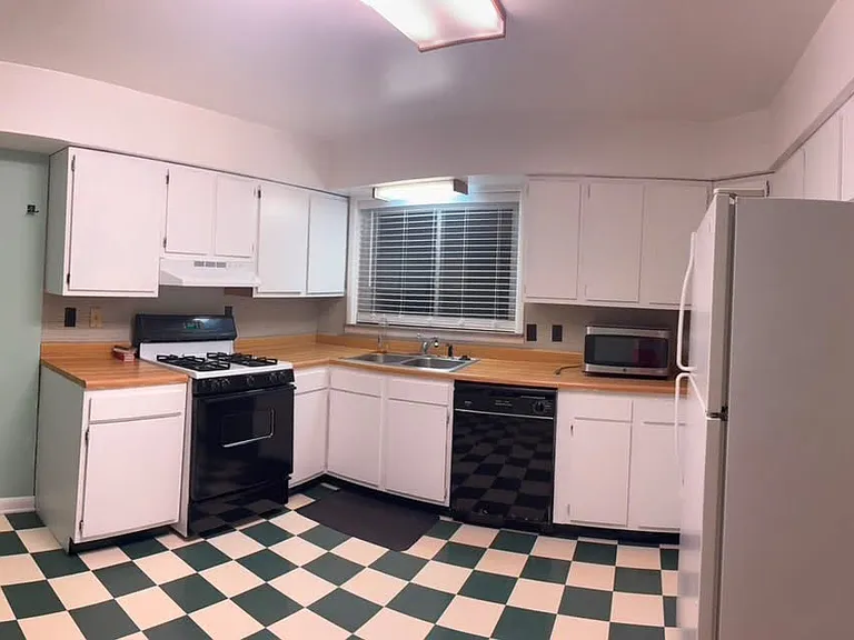 605 Hambley Blvd #A — Photo 2