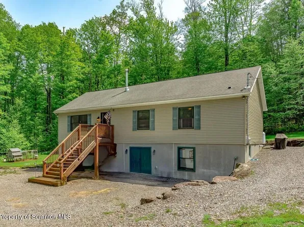 65 Woodland Dr, Moscow, PA 18444