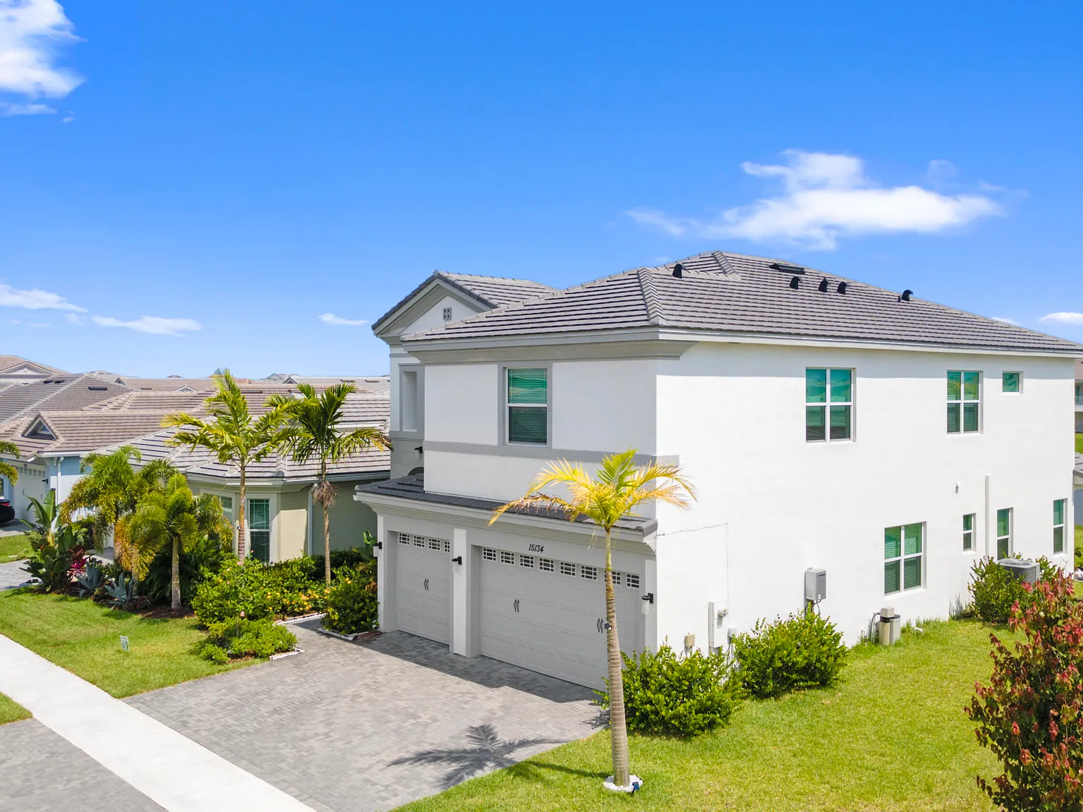 5 bed, 4.0 bath, 3330 sqft, $4,350 — Photo 3