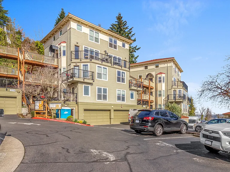 335 NW Uptown Ter #2B — Photo 8