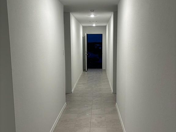 2nd image of 909 Sourgum St