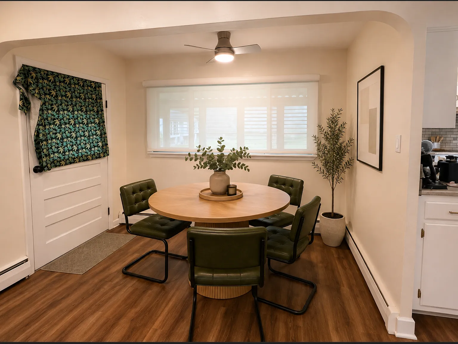 1 bed, 2420 sqft, $1,000 — Photo 2