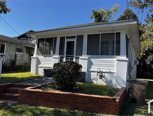 2nd image of 609 Cedar Ave