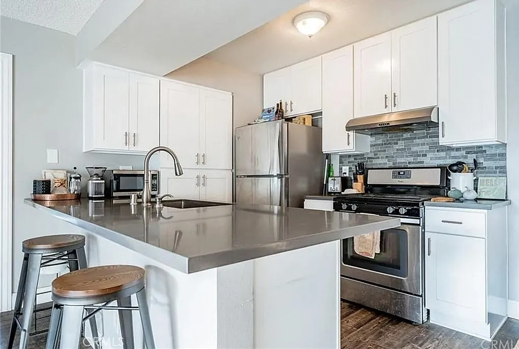 2 bed, 798 sqft, $3,000 — Photo 3