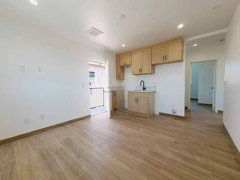 11818 S Main St — Photo 1