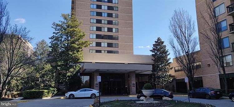 1st image of 3709 S George Mason Dr APT 207