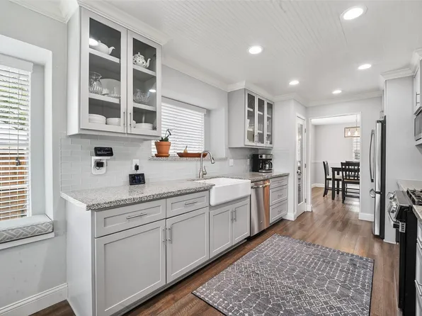 2221 Aberdeen Dr, League City, TX 77573