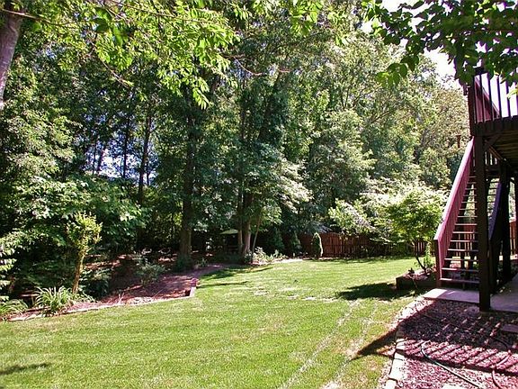 flat backyard! perfect for kids!