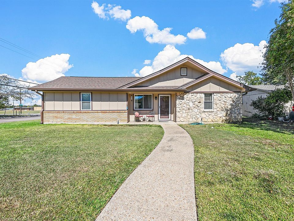 1st image of 776 Ponderosa Dr