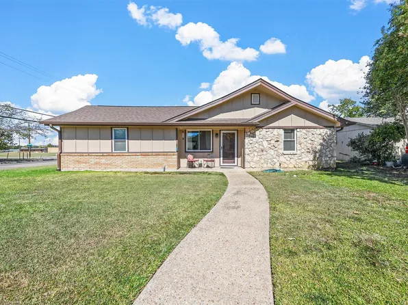 776 Ponderosa Dr, Hurst, TX 76053