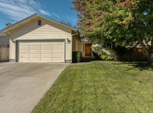 2126 SW Webster Ln, Grants Pass, OR 97526