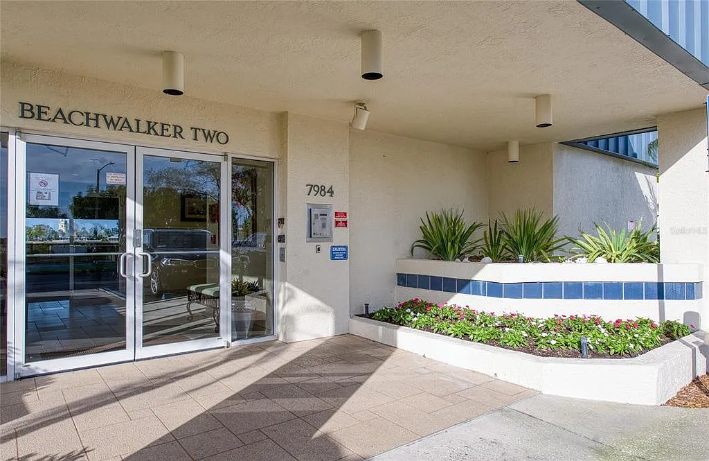 2 bed, 2.0 bath, 1145 sqft, $3,500 — Photo 2