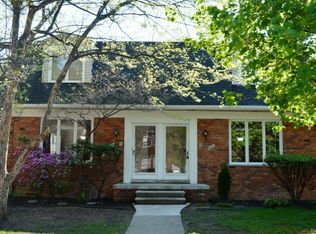 883 Neff Rd, Grosse Pointe, MI 48230