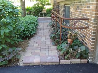 2145 William St, Roseville, MN 55113