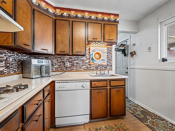 5th image of 211 Westland Dr